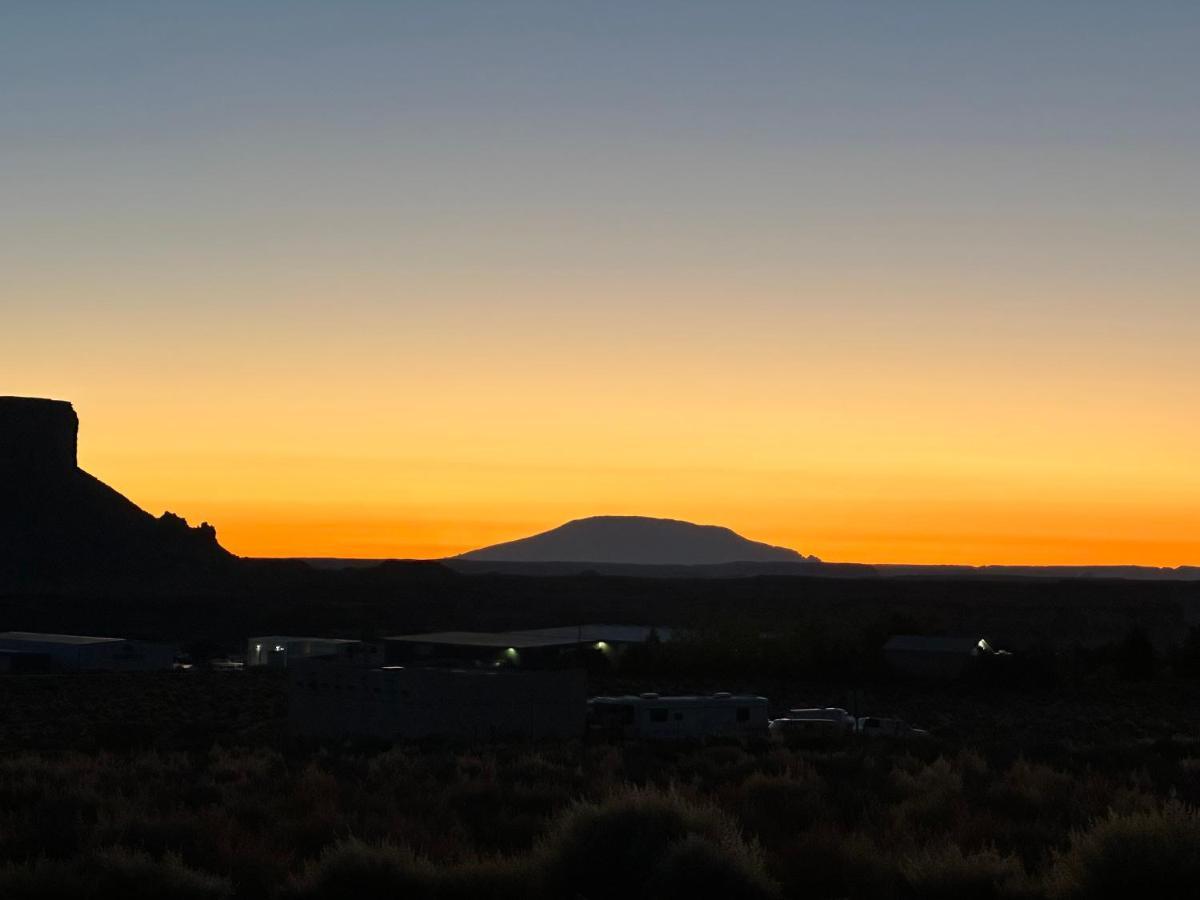 Page Arizona Border Town- Grand Serenity Room With Mesa Views Big Water Extérieur photo