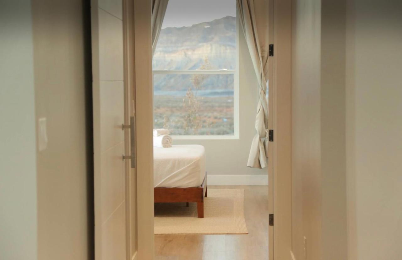 Page Arizona Border Town- Grand Serenity Room With Mesa Views Big Water Extérieur photo